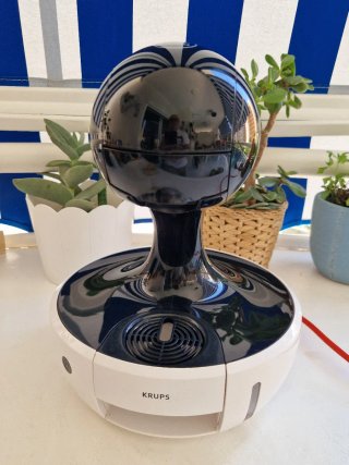 Cafetera Dolce Gusto Krups Negra