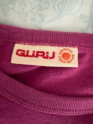 Camiseta Guru Mujer Flor Fucsia