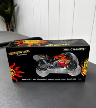 Minichamps Honda RC 211V Valentino Rossi 2002