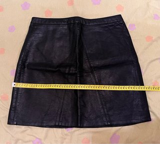 Falda cuero cremallera delantera talla L