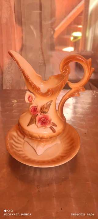 Caraffa e bacinella in porcellana vintage con fiori