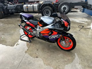 Honda CBR 900 RR SC28