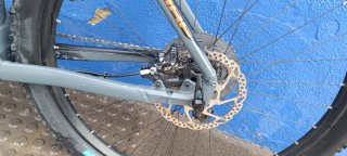 Bicicleta Montaña Eléctrica cube hibrid de 500