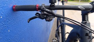 Bicicleta Montaña Eléctrica cube hibrid de 500