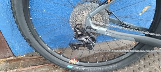 Bicicleta Montaña Eléctrica cube hibrid de 500