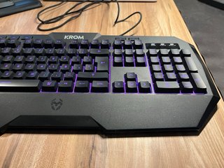 Teclado KROM Negro