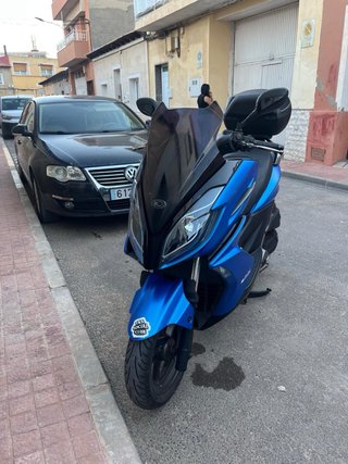 Kymco K-XCT 300i Maxiscooter A2