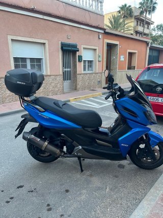 Kymco K-XCT 300i Maxiscooter A2