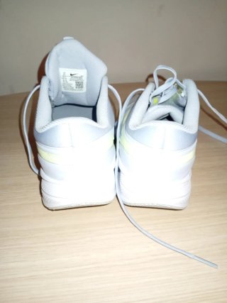 Zapatillas Nike Blancas y Amarillas