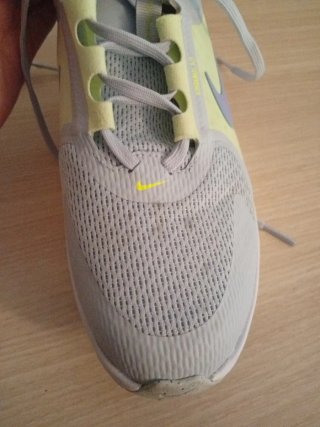 Zapatillas Nike Blancas y Amarillas