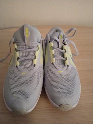 Zapatillas Nike Blancas y Amarillas