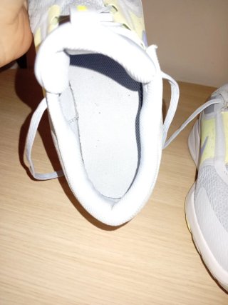 Zapatillas Nike Blancas y Amarillas