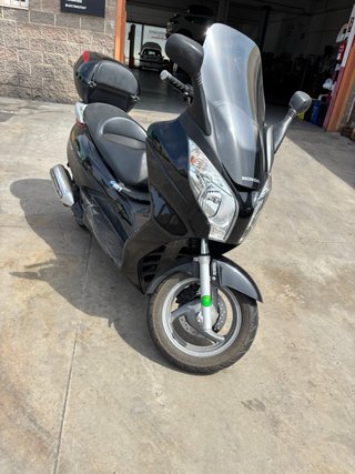 Honda 125cc Maxi Scooter Negra