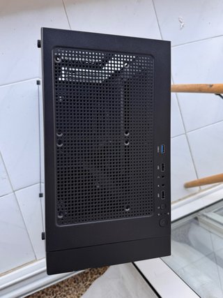 Caja PC Gaming Negra  Es solo el cabinete