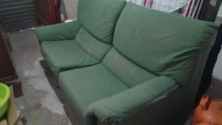 Sofá verde 2 plazas