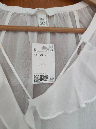 Blusa H&M blanca volantes talla XS