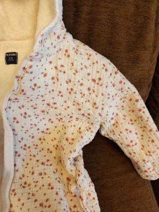 Albornoz infantil con capucha y estampado floral