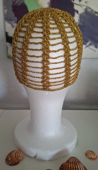 Gorro crochet dorado brillante