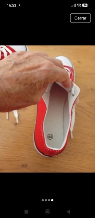 Zapatillas deportivas rojas y blancas