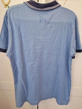 Polo Napapijri azul con banderas