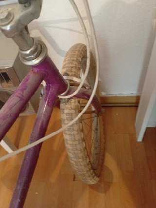 Bicicleta BMX morada antigua