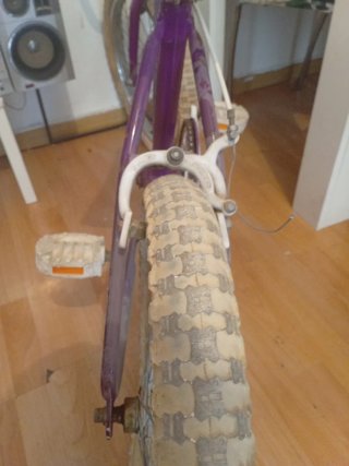 Bicicleta BMX morada antigua