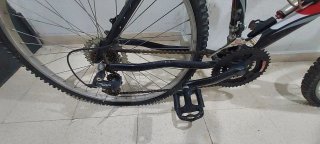 Bicicleta Orbea Dakar en color rojo, con ruedas de