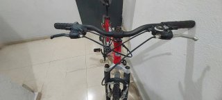 Bicicleta Orbea Dakar en color rojo, con ruedas de