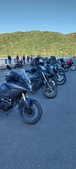 Moto 125 Trail Negra y Azul
