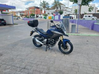 Moto 125 Trail Negra y Azul