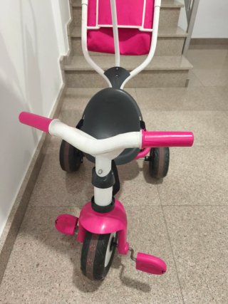 Triciclo infantil rosa con capota