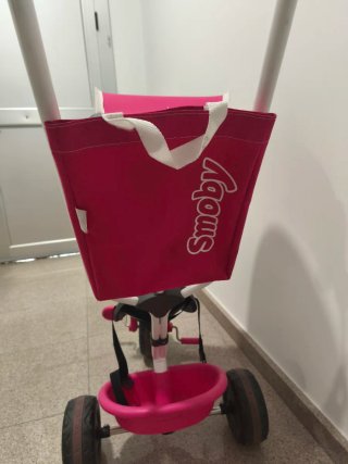 Triciclo infantil rosa con capota