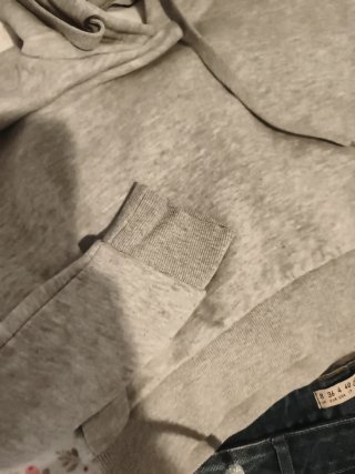 Conjunto Sudadera Gris corta y Shorts Vaqueros. TO