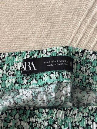 Falda Zara flores verde Talla S