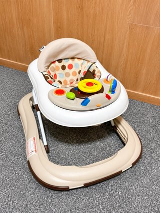 Correpasillos infantil con centro de actividades