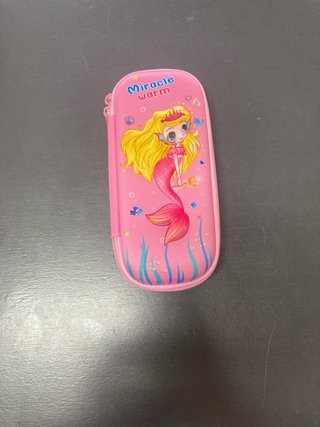 Portapenne rosa con coniglietto e 3 penne