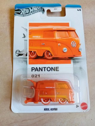 Hot Wheels Kool Kombi Pantone 021