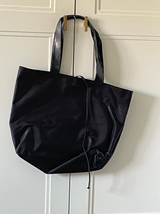 3 Bolsas Tote Calvin Klein Negra parecidas