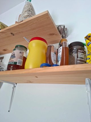 Tablón de madera con soportes