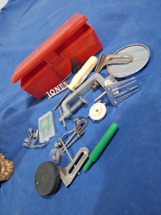 Caja Maquina Coser JONES Accesorios