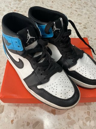 Nike Air Jordan 1 Mid Negro Blanco Azul