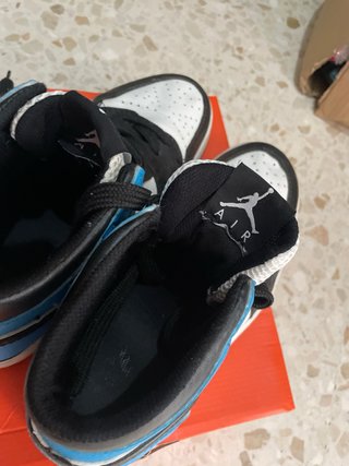 Nike Air Jordan 1 Mid Negro Blanco Azul