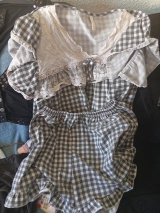 Conjunto pijama coquette cuadros gris y blanco
