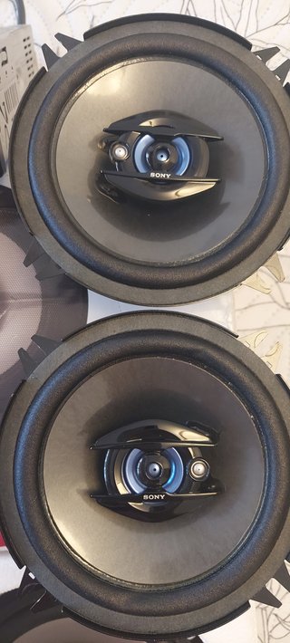 Radio CD Alpine con 4 altavoces 2 Pioneer y 2 Sony