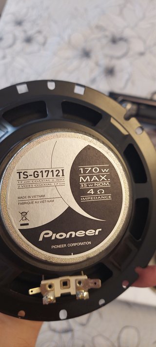 Radio CD Alpine con 4 altavoces 2 Pioneer y 2 Sony