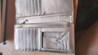 Monedero Tarjetero Guess Flores y Tachuelas