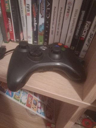 Xbox 360 Blanca con 2 Mandos y Juegos