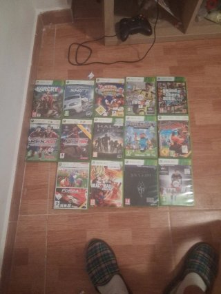 Xbox 360 Blanca con 2 Mandos y Juegos