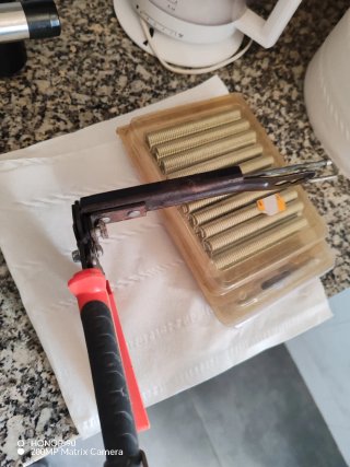 TOPGRAF 22 Grapadora para alambradas con grapas