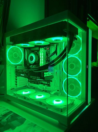 PC Gaming RTX 5070 Ti + Ryzen 7 9850X3D + 32GB
